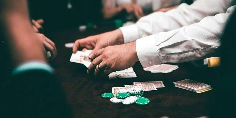 Tổng quan về Omaha Poker và Daga